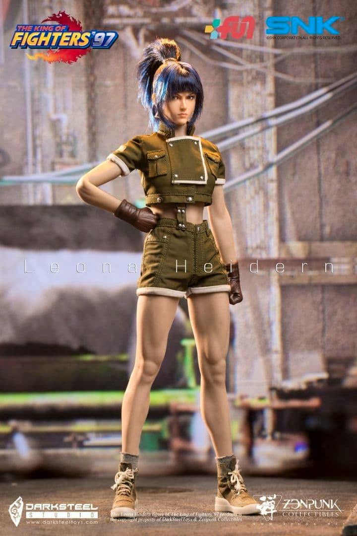Front view of the 1/6 Leona Heidern (KOF) seamless figure wearing green military-style cropped top and shorts, standing posed.