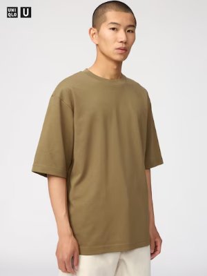 A model wearing the Airism cotton oversized T-shirt with 5-minute sleeves in olive.