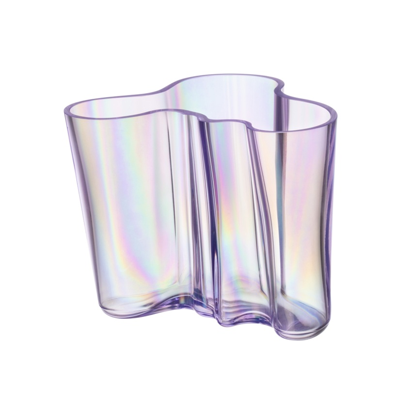 Lilac-luster glass flower vase from the Alvar Aalto collection with an undulating multi‑lobed shape on a white background.