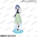 Acrylic stand of 浜崎 まほろ in casual clothes displayed on a blue base.