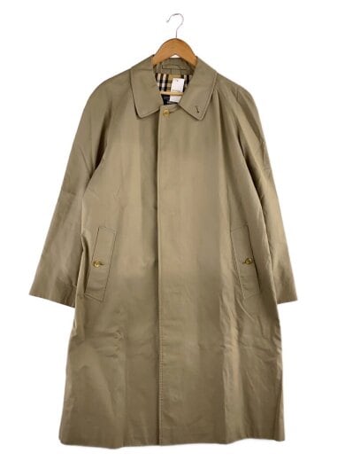 Front view of the beige men's cotton ステンカラーコート hanging on a hanger.