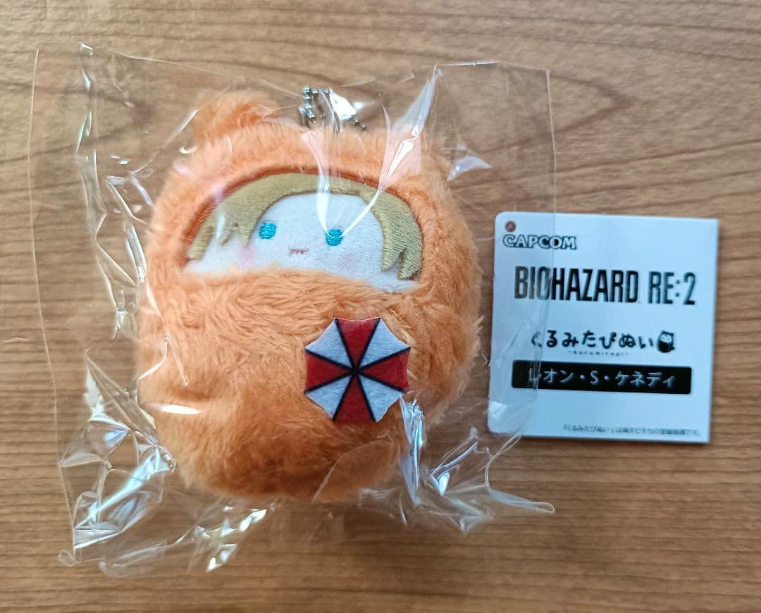 Front of the orange BIOHAZARD (Leon S. Kennedy) plush keychain in plastic packaging with the product tag visible.