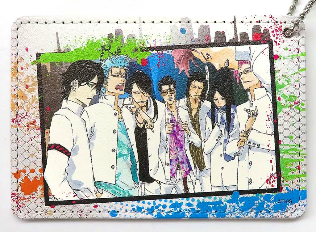 White PVC leather pass case featuring a printed BLEACH group illustration from 星十字学園 with a colorful paint‑splash background.
