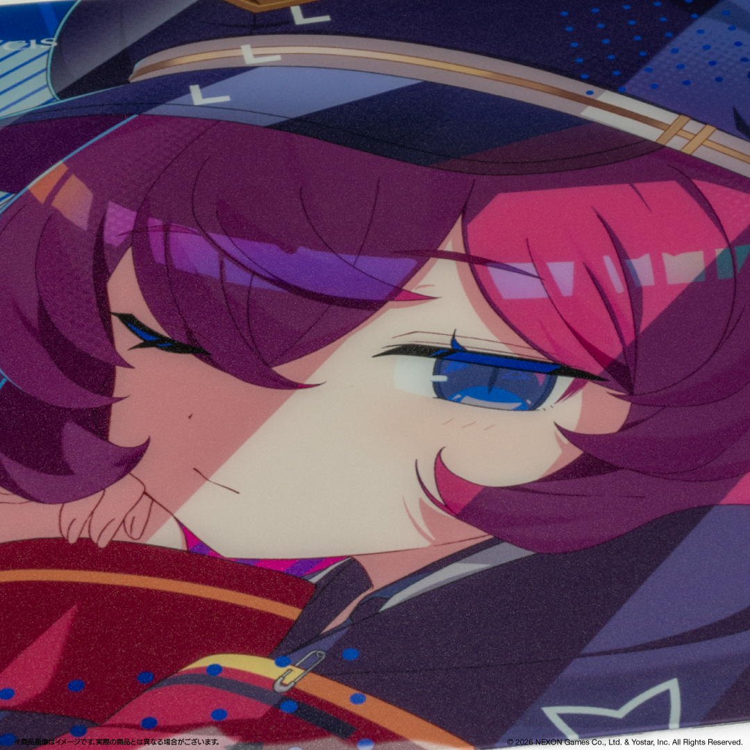 Close-up photo of the AMICIS glass mouse pad showing the character's face and printed design.