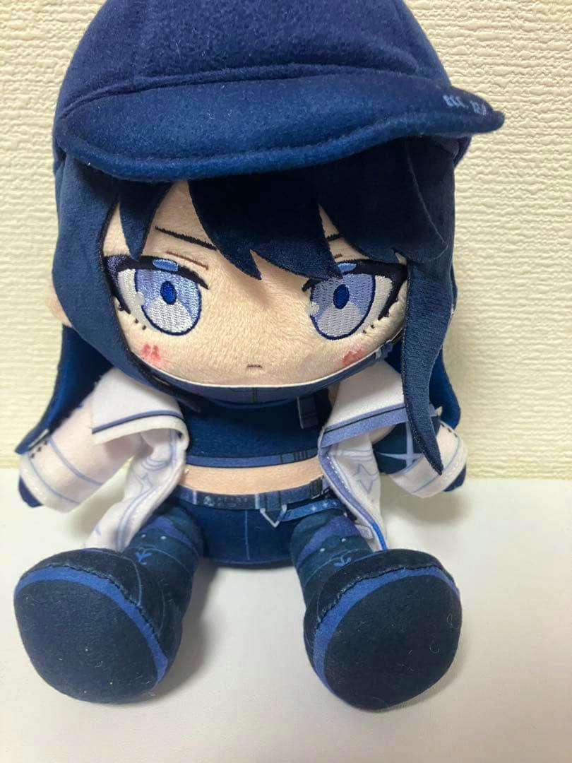 Front view of the ブルーアーカイブ 錠前サオリ ちょこぷに ぬいぐるみ plush showing the character's face, hat, jacket, and seated legs.