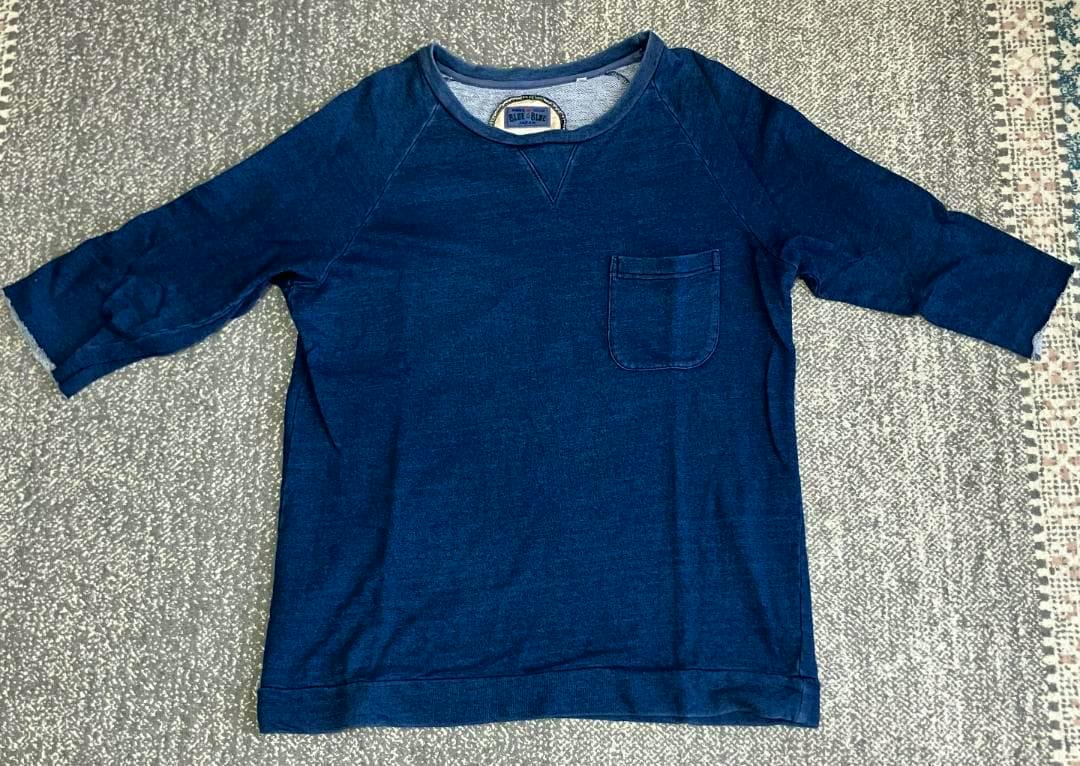 BLUE BLUE JAPAN indigo three-quarter-sleeve sweatshirt with a chest pocket laid flat.