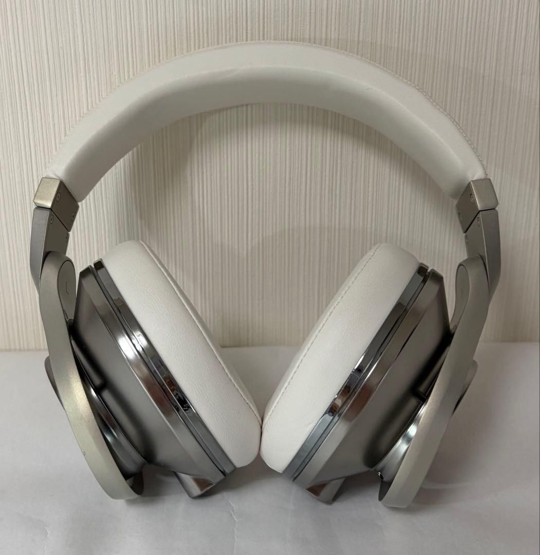 White Bluedio UFO Plus wireless headphones shown front-facing on a plain background.