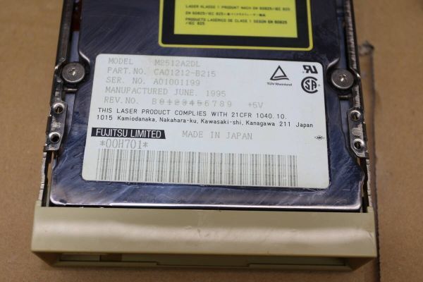 Close-up photo of the top label and front bezel of an MO drive showing a Fujitsu label.
