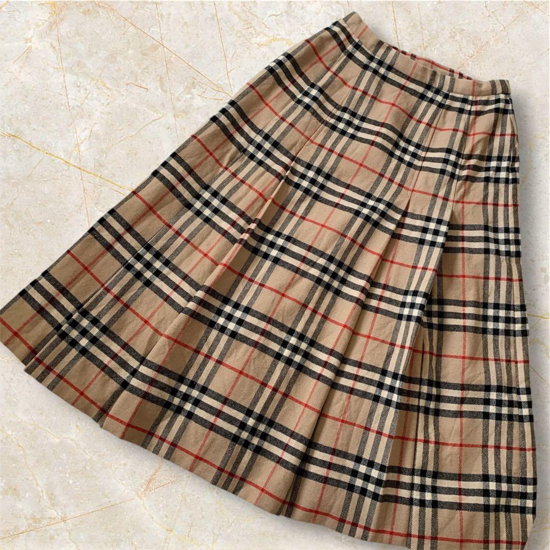 Beige Burberry Nova Check pleated women's skirt laid flat, showing pleats and the waistband.