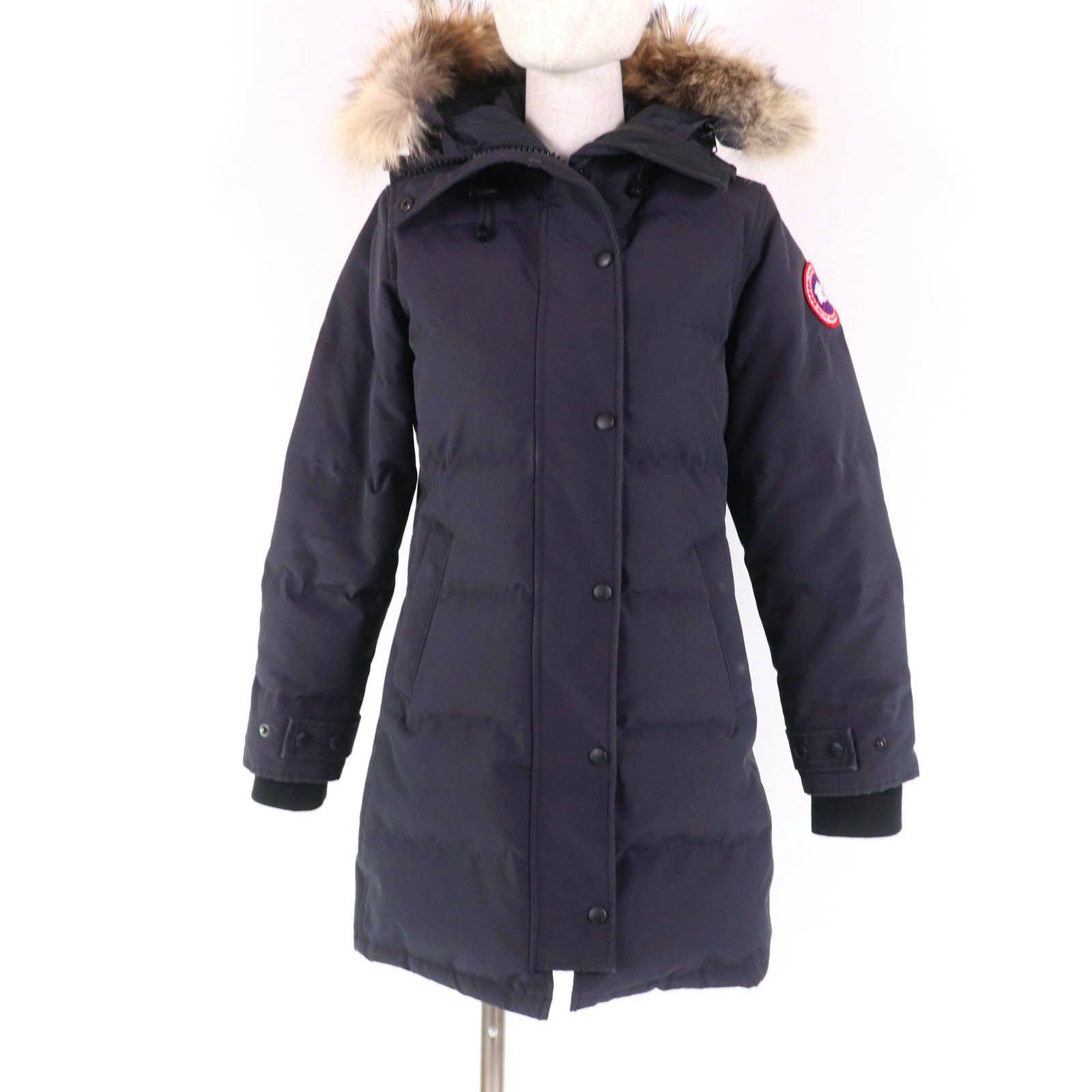Front view of a navy Canada Goose Shelburne Parka with fur-trimmed hood on a mannequin.
