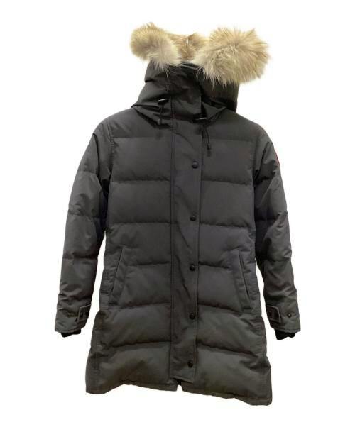 Front view of the men's polyester parka with a fur-trimmed hood, quilted body, and front pockets.