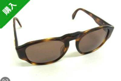 Tortoiseshell plastic women's sunglasses with brown lenses on a white background.