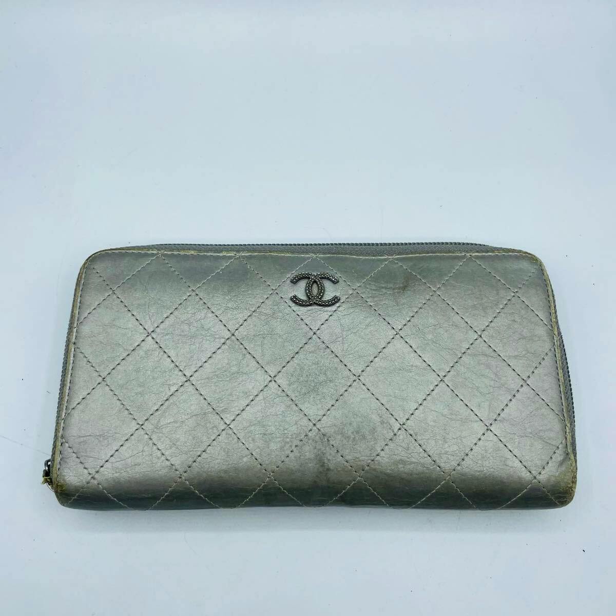 Front view of a silver quilted CHANEL matelassé lambskin zip-around long wallet with a visible CC logo.