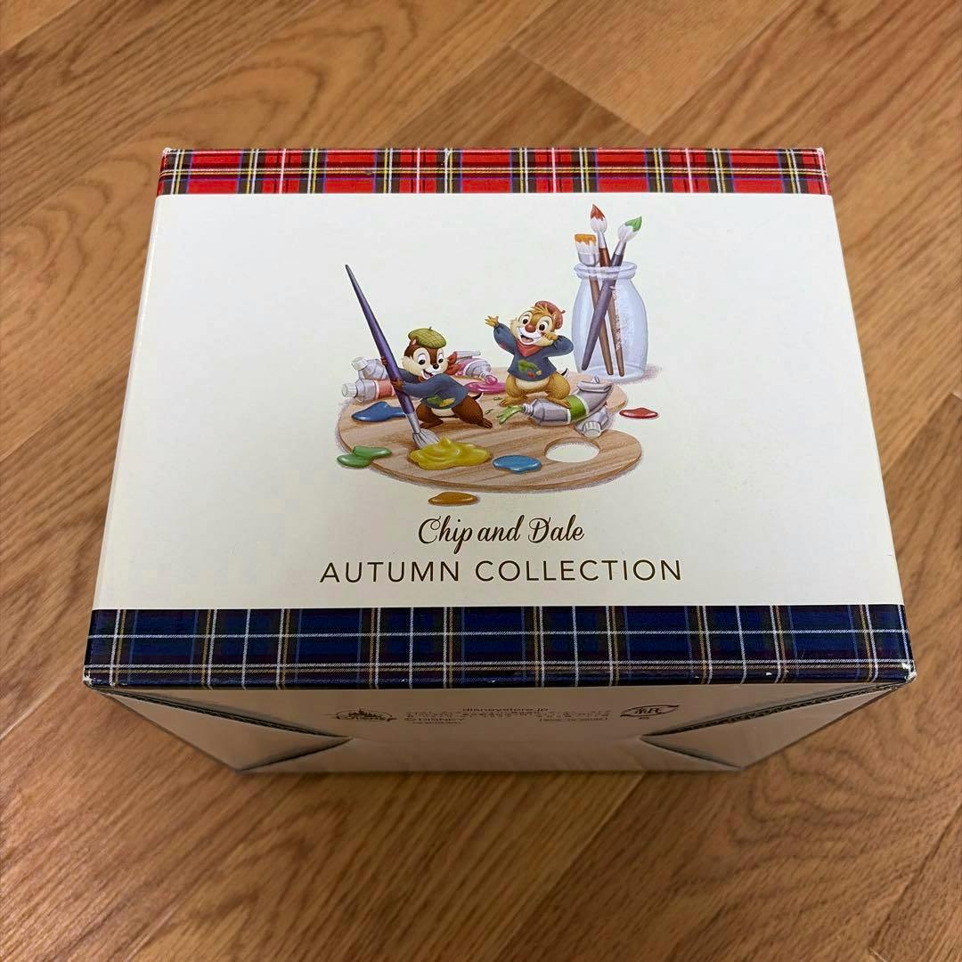 Top of the Chip and Dale Autumn Collection figure box showing an illustration of Chip and Dale with paintbrushes and the text "AUTUMN COLLECTION".
