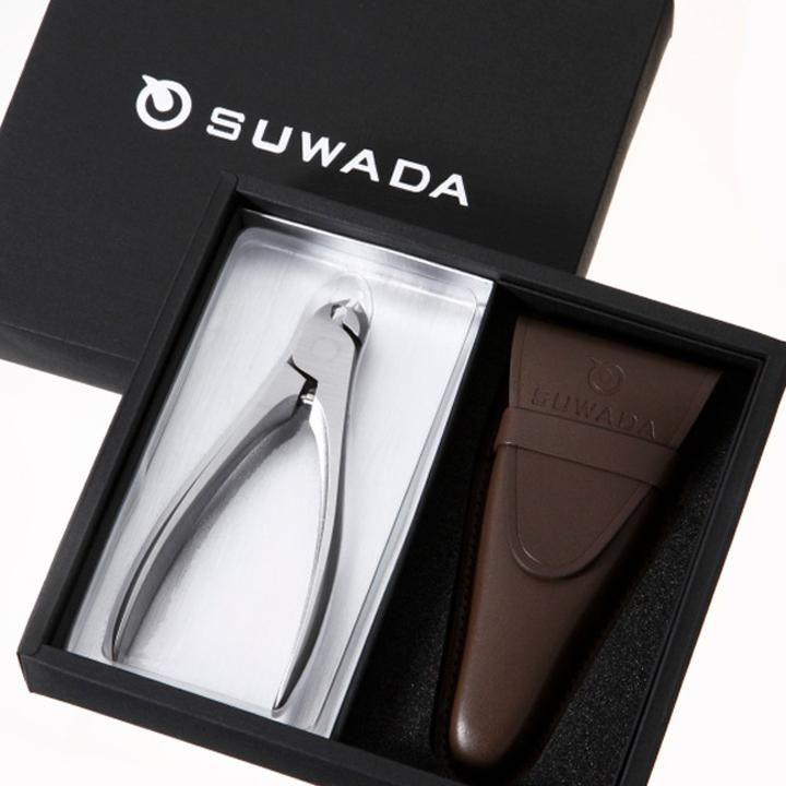 A gift box showing a nail clipper and a brown leather sheath/case branded with SUWADA.