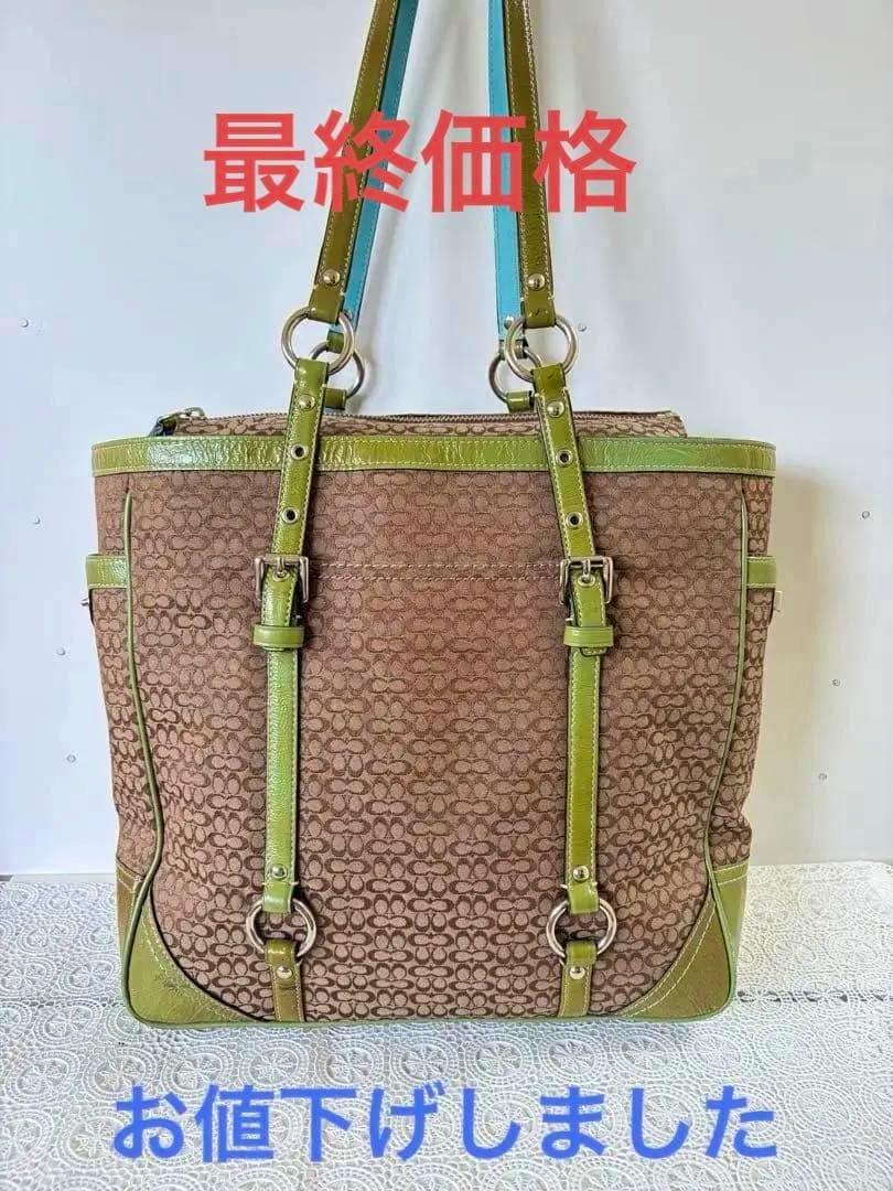 Front view of the brown Coach canvas tote bag with green leather trim and double shoulder straps, photographed against a white background with Japanese text overlay.