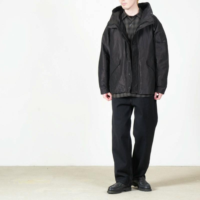 Male model wearing the COMOLI cotton-silk military parka, shown full-length against a white background.