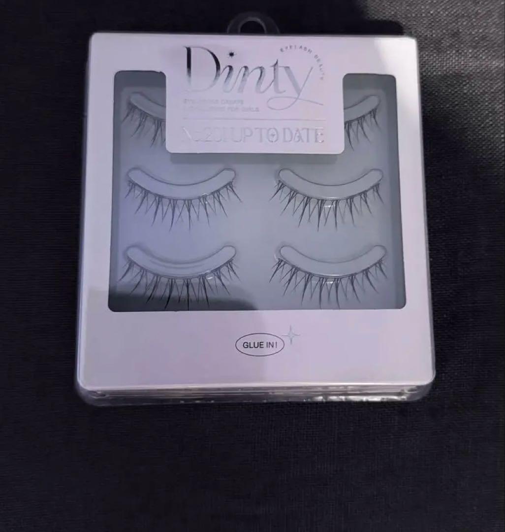 Front view of the Dinty No.201 UP TO DATE false eyelashes package showing three pairs through a clear window.