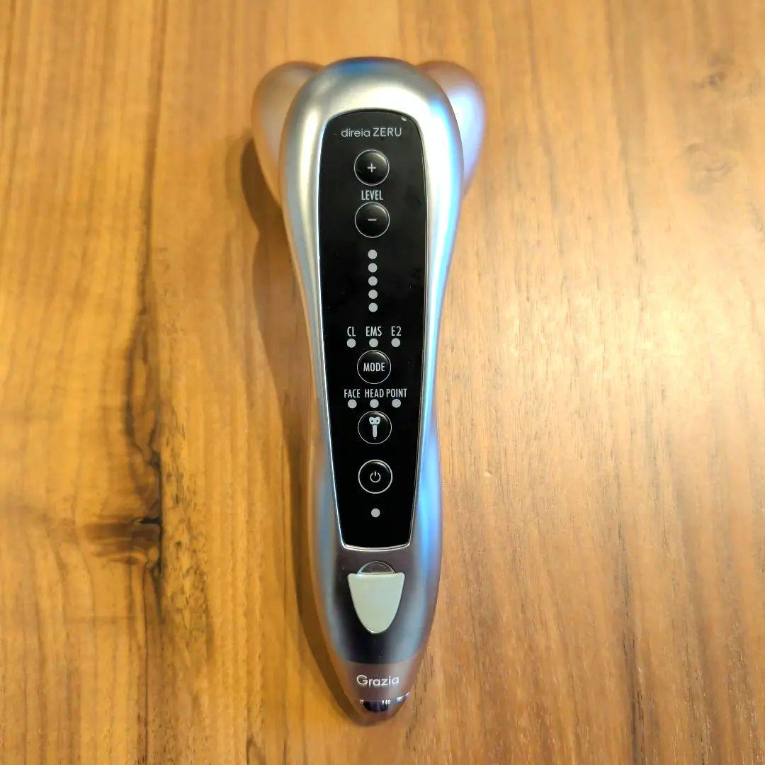 Front view of a direia ZERU skin rejuvenation device placed on a wooden surface.