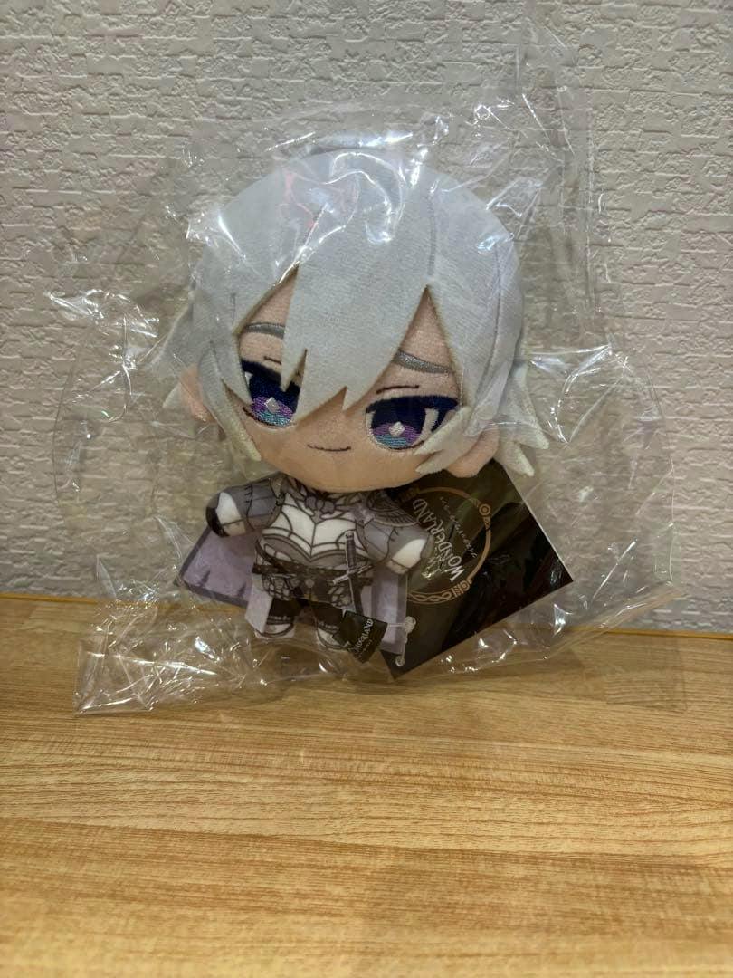 Front view of the シルバー 夜明けの序章ver. plush in clear plastic packaging showing the character's face and outfit.