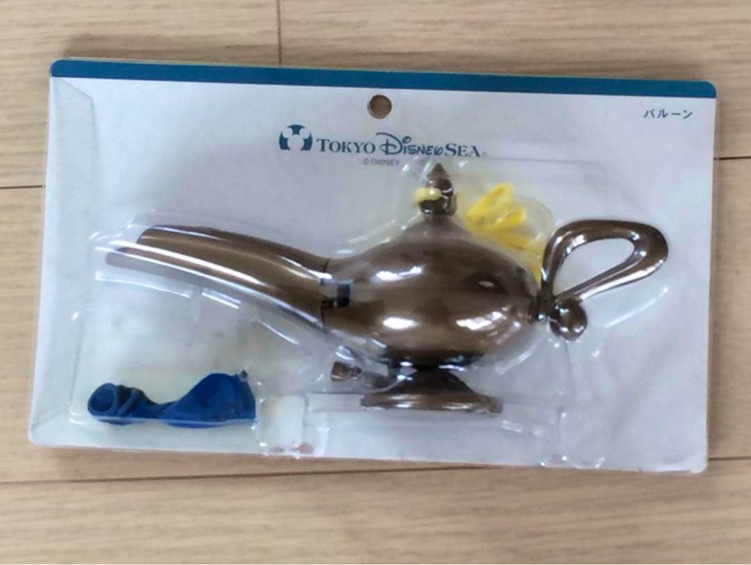 Packaged Tokyo DisneySea Aladdin magic lamp balloon in clear blister packaging on a white backing.
