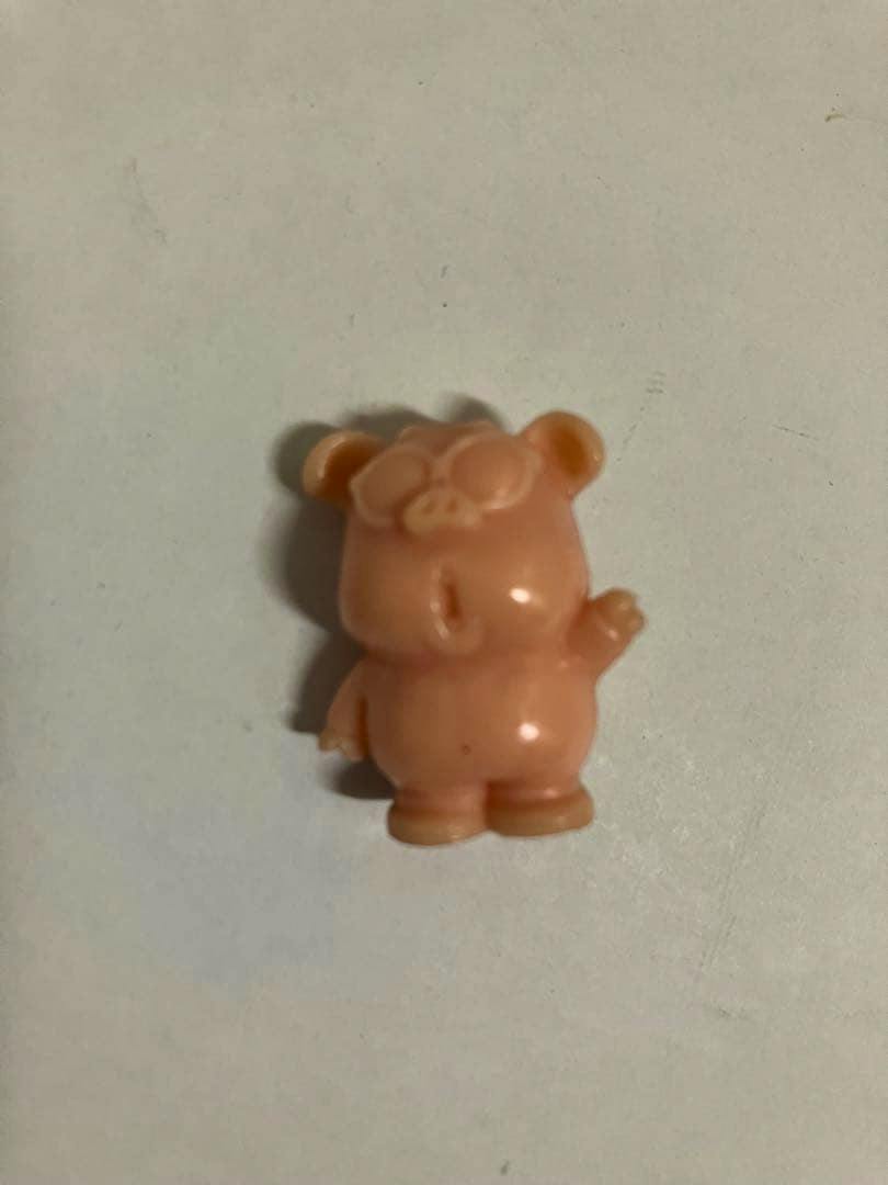 Front view of a small flesh-colored glossy eraser figure of ブータレブー (Dr.スランプ アラレちゃん).