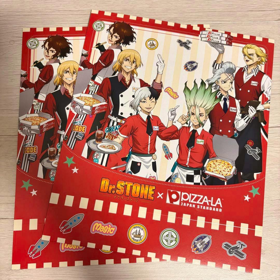Photo of two Dr.STONE × PIZZA‑LA collaboration sleeves showing anime characters in red uniforms and pizza graphics.