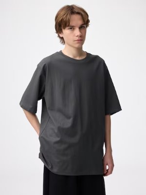 Model wearing a dark gray polyester T-shirt with mid-length sleeves.