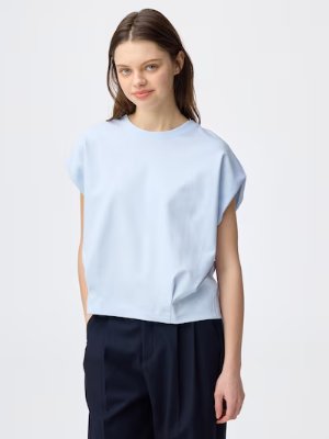 Model wearing a light blue cotton T-shirt.