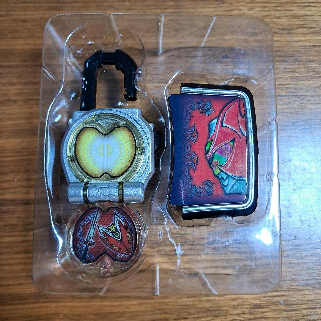 Blister tray showing the DX Forbidden Ringo Lockseed toy and the Idunn face plate inside plastic packaging.