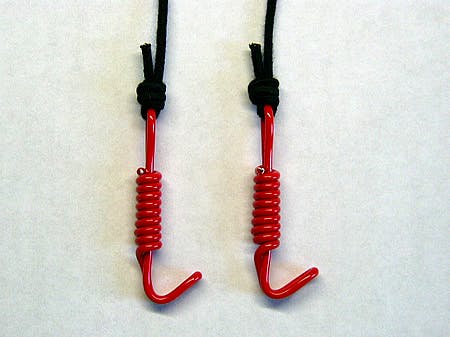 Close-up of two red nose hooks with black cords for かんたん鼻フック（横）（黒／赤） on a white background.