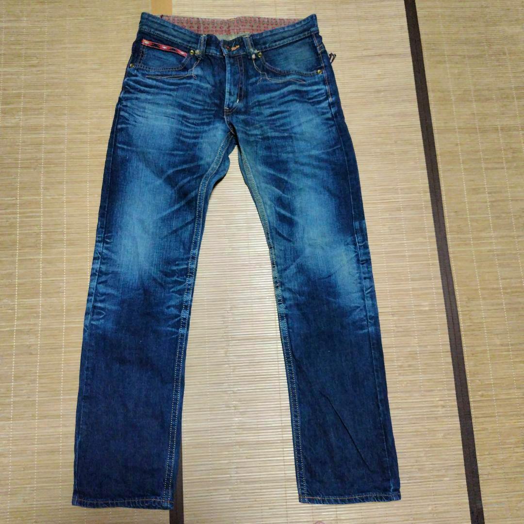 Front view of EDWIN 32-inch denim pants laid flat on a tatami mat.