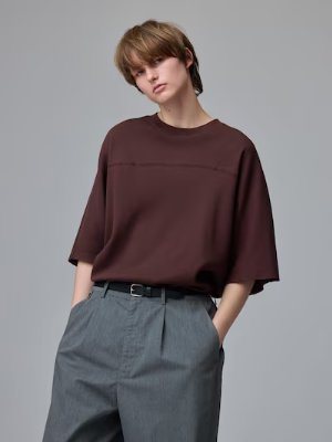 Model wearing the heavy-weight pullover sweatshirt in brown with dropped shoulders and short sleeves.