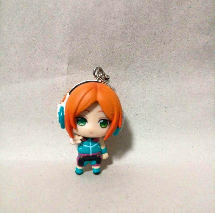 Photo of the keychain showing the chibi character 葵ゆうた attached to a metal keyring on a neutral background.