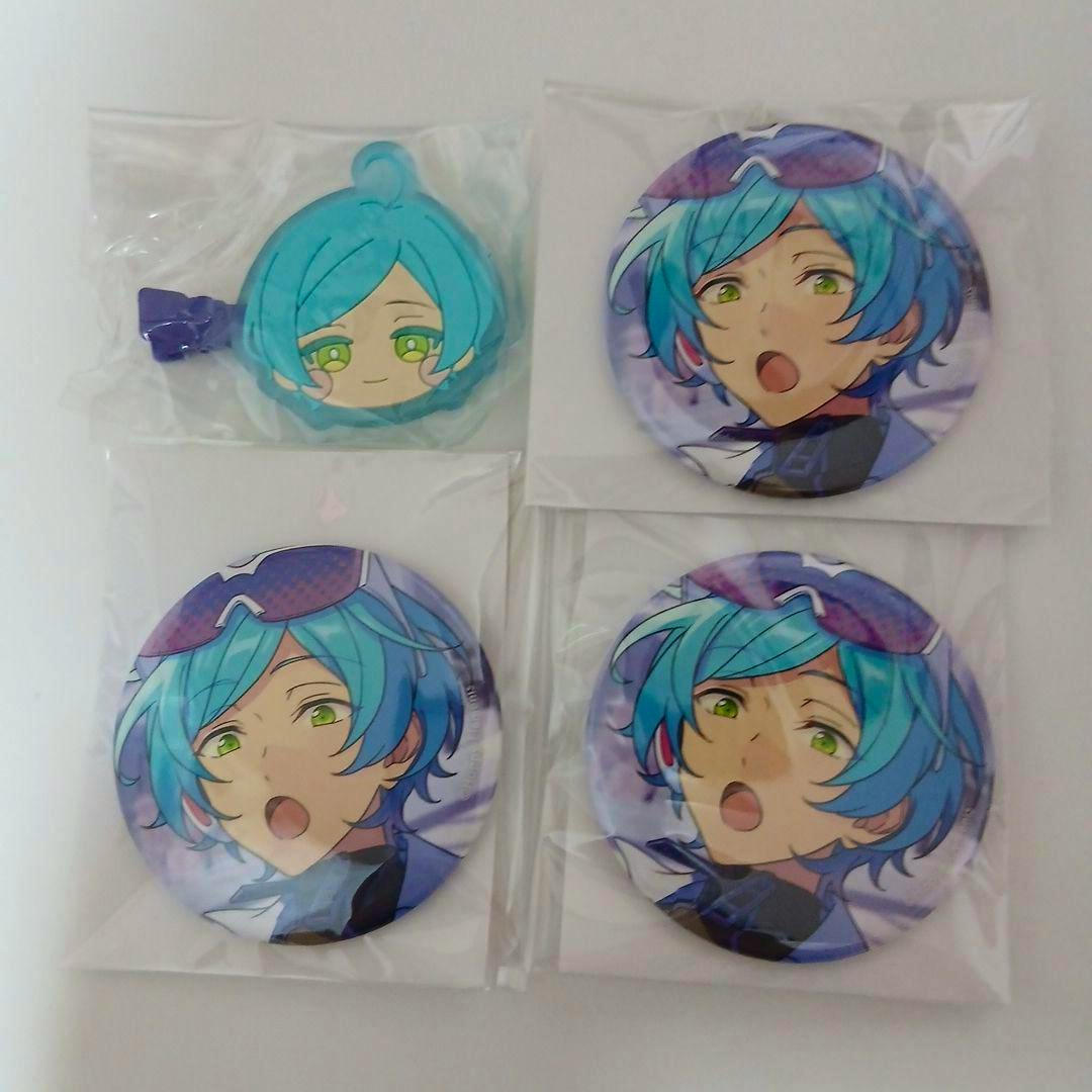 Photo shows four sealed can badges and one small hairpin featuring blue‑haired anime character artwork on a white background.