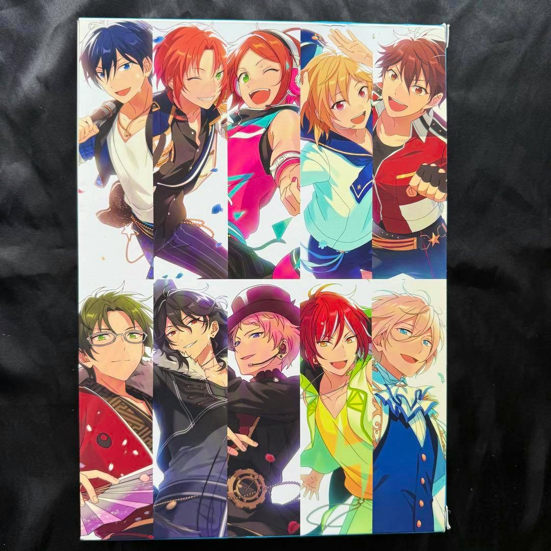 Front of the magazine box set showing colorful character illustrations from あんさんぶるスターズ arranged in vertical panels.