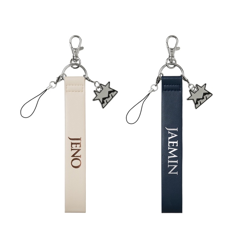 Two FANLIGHT hand strap keychains, one beige labeled “JENO” and one navy labeled “JAEMIN,” each with a lobster clasp, thin wrist loop, and a star-shaped zinc-alloy charm.