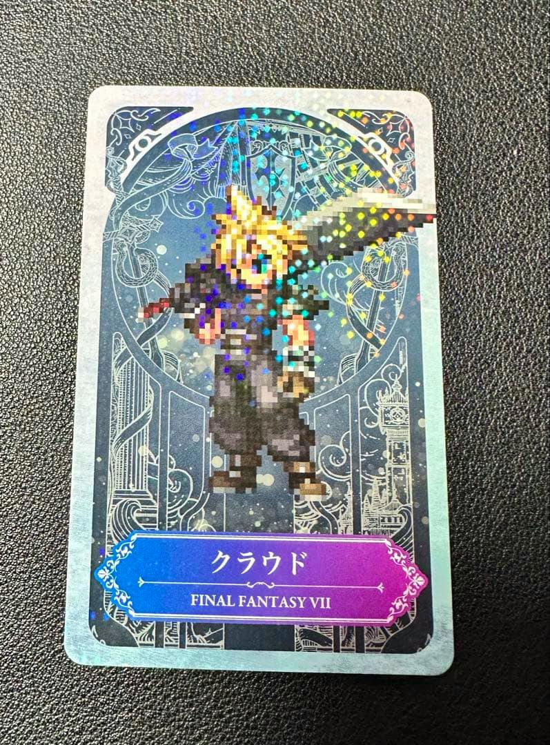 A photocard of Cloud from FINAL FANTASY VII showing a pixel-art character with a large sword, decorative frame, and the text “クラウド” and “FINAL FANTASY VII”.