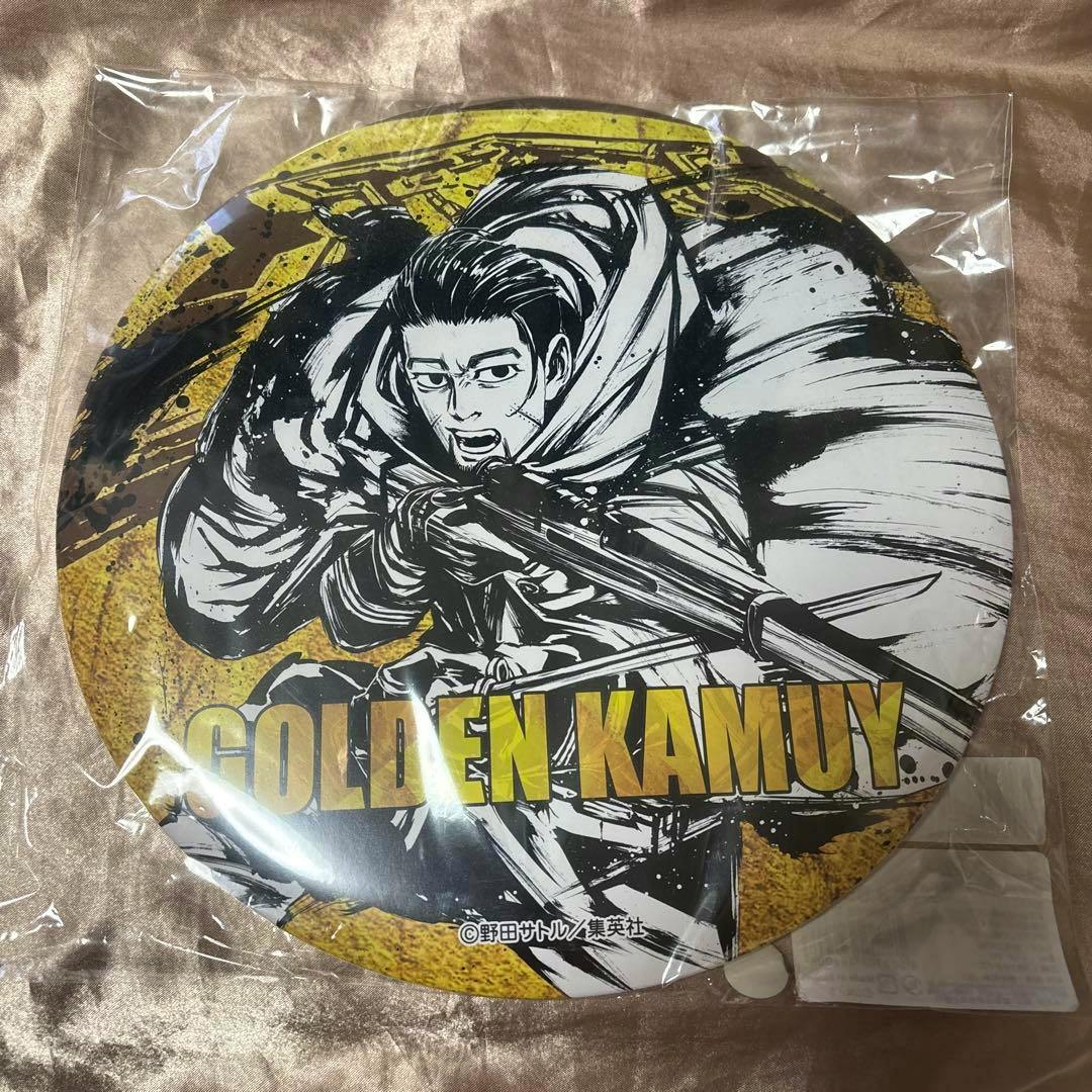 Sealed round Golden Kamuy can badge showing Ogata in black-and-white aiming a rifle over a gold background with "GOLDEN KAMUY" text.