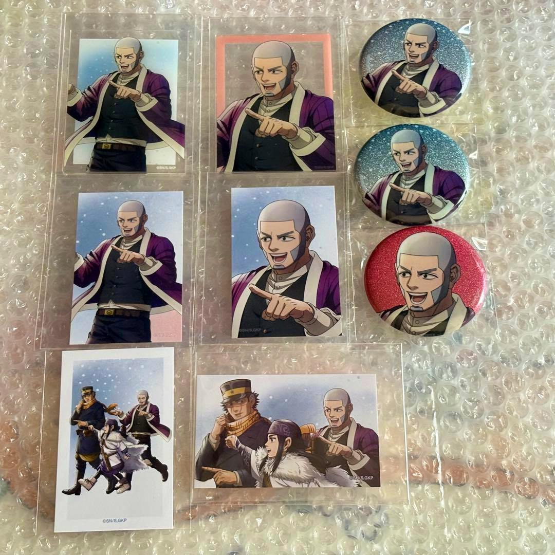Photo of a set of Golden Kamuy Shiraishi Yoshitake round can badges and rectangular character cards arranged on bubble wrap.