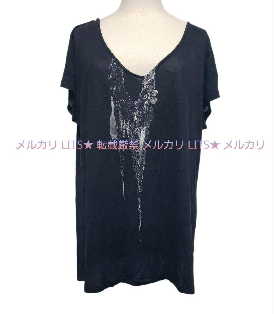 Front view of a black gunda necklace-pattern shirt displayed on a mannequin.