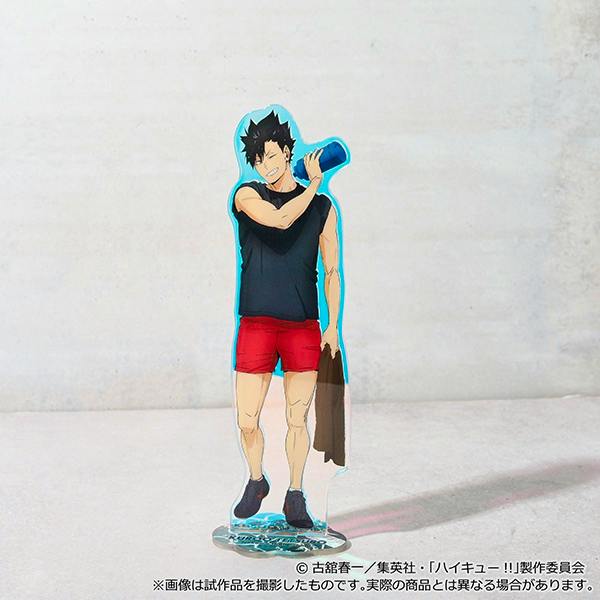 Acrylic decorative stand of 黒尾鉄朗 (Kuroo Tetsurou) from Haikyu!! showing the full-body character figure mounted on a round base.