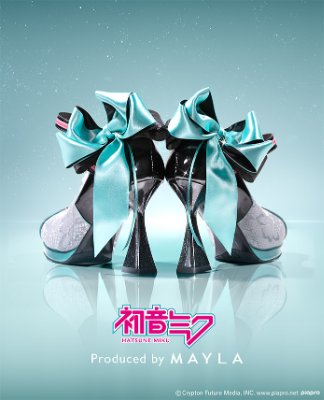 Rear view of a pair of pumps with large teal bows on the heels, shown on a reflective surface.