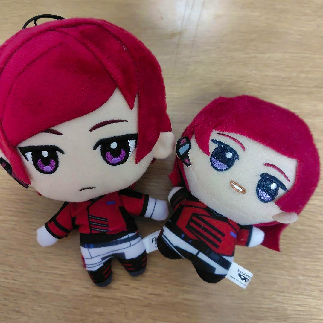 Two エリオスR マリオン plush toys shown together on a wooden surface.