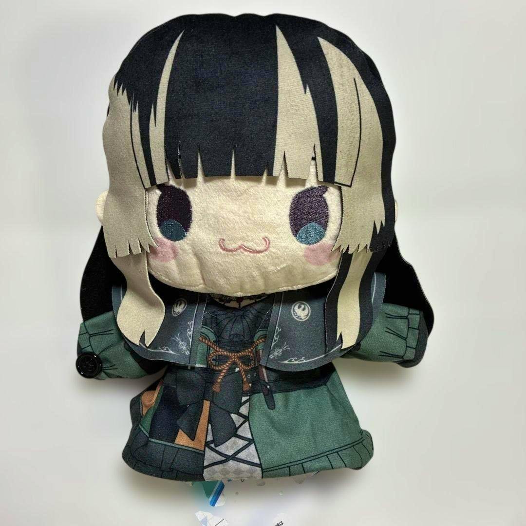 Front view of the ホロライブプロダクション パペットぬいぐるみ 儒烏風亭らでん plush showing its face and outfit.