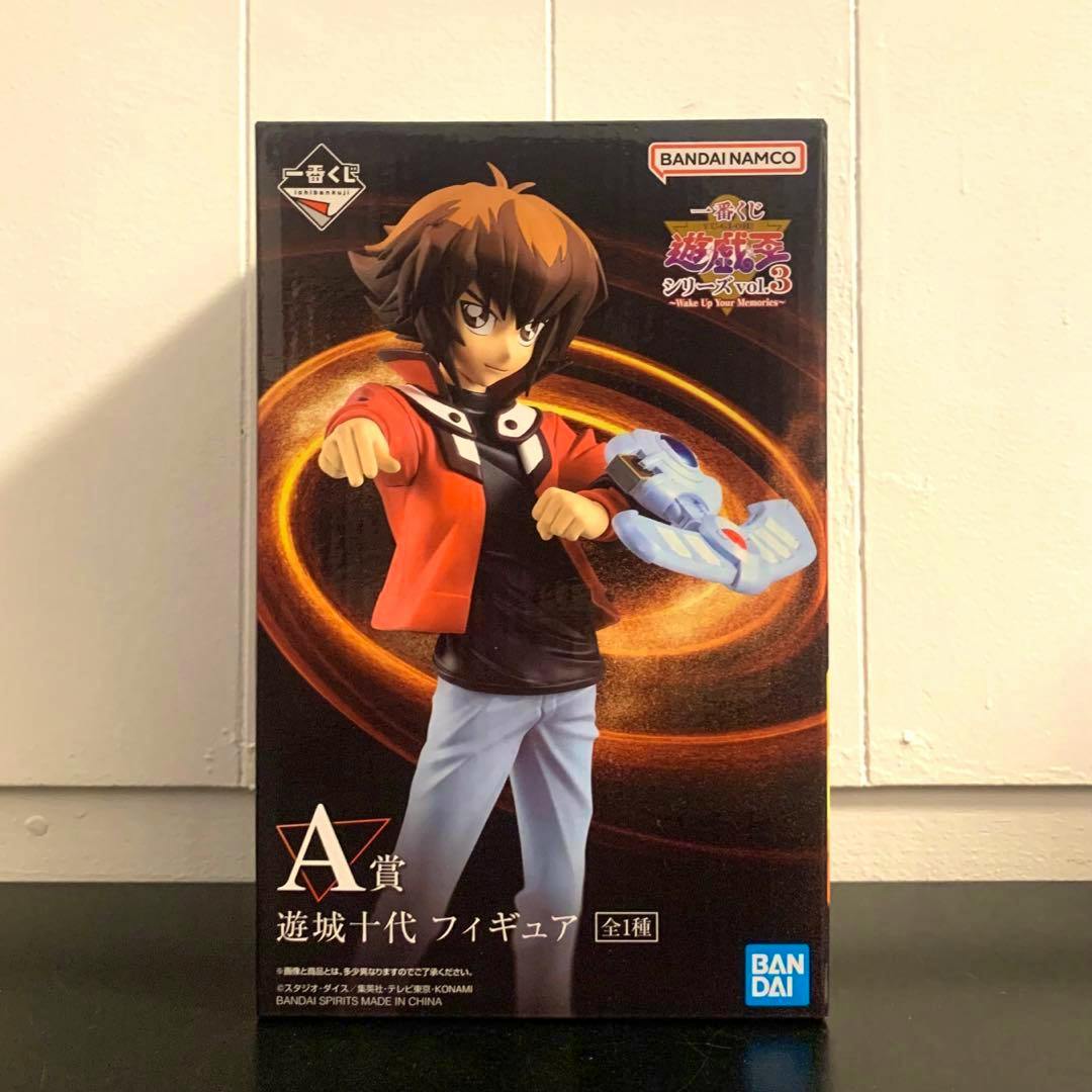 Front photo of the boxed A-prize figure showing the artwork for 一番くじ 遊☆戯☆王シリーズ vol.3 A賞 遊城十代 フィギュア.