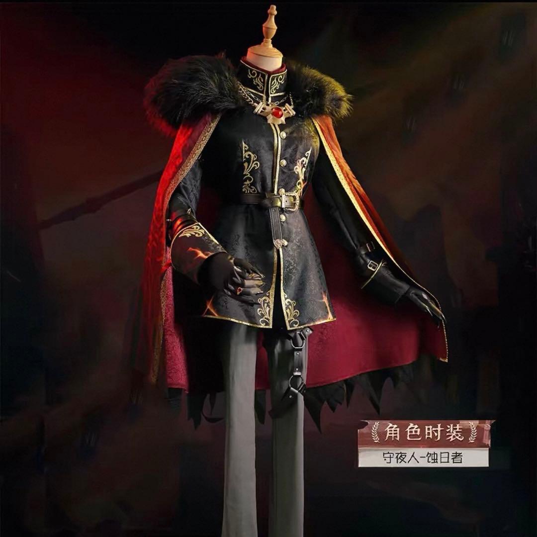 Mannequin wearing the 第五人格 夜の番人 日を蝕む者 cosplay men's suit with a dark jacket, fur-trimmed cape, and gray trousers.