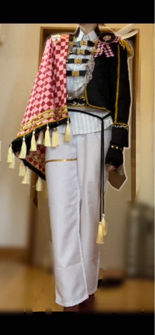 Front view of the アイナナ Re:vale 記念日 2019 百 cosplay men's suit showing the jacket, patterned cape, and white pants on a standing model.