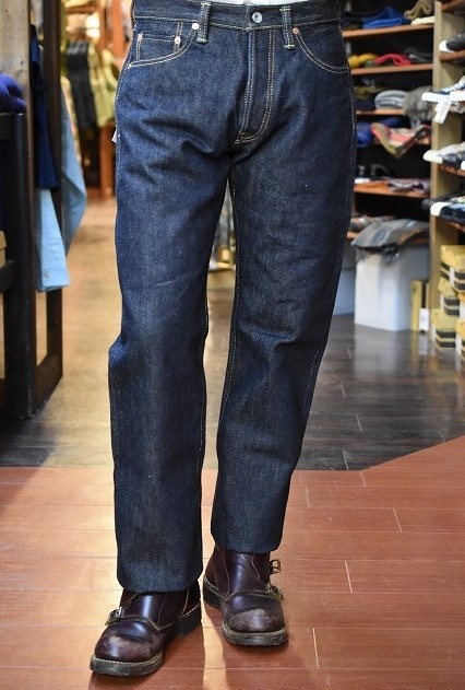 Front view of the men's Iron Heart IH-634S 21oz selvedge straight denim jeans worn by a model.