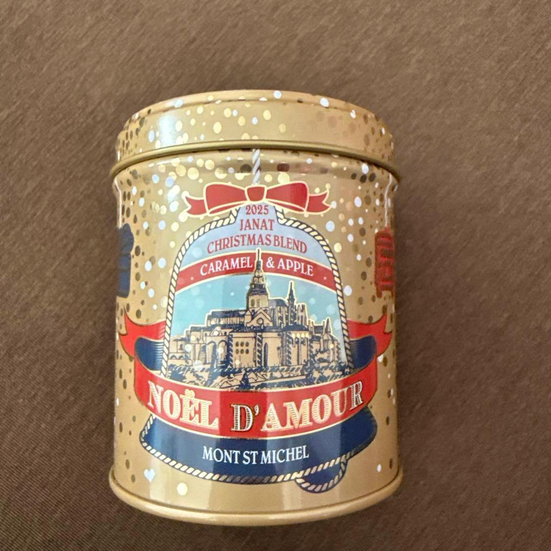 Tin of JANAT Christmas Blend (Caramel & Apple) tea with a Noël D'Amour Mont St Michel decorative label.